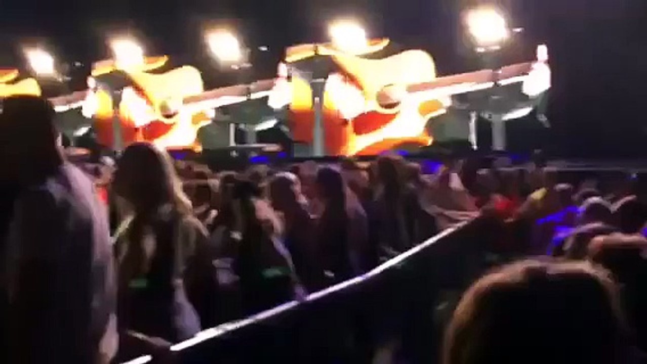 Immortals acoustic - Fall Out Boy live