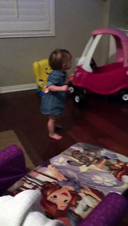 Best baby dancing ...Journey singing and dancing to Volveat "Lola Montez"