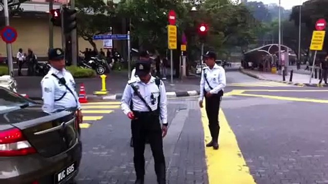 Bersih 2.0: Calm before the storm at the Sogo area