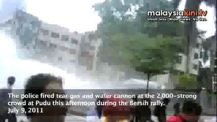 Bersih 2.0: Tear gas and water cannon at Pudu