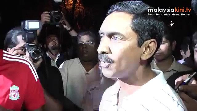 PSM 6 - Supporters gather outside Bukit Aman