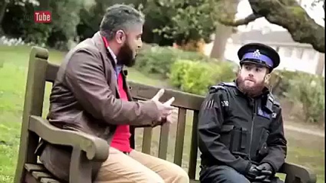 برطانوی پولیس سپاہی کی تلاوت کلام پاک سنیں۔