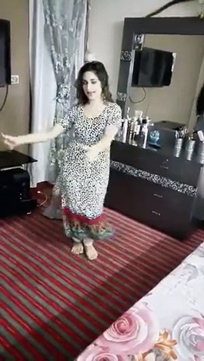 Dance on Gadi tu manga desi girl dance