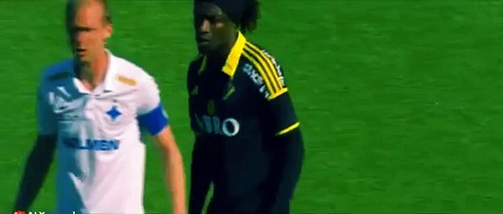 Ce joueur fait la pire simulation de sa vie ... son adversaire se marre comme un fou !