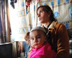 Trattati come rifiuti. La distruzione delle case delle famiglie rom e i rischi per la loro salute.