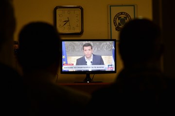 Comment les télés analysent la démission de Tsípras, en 42 secondes