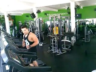 Funny guy tried to impress girl