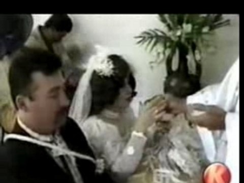 Humour funny clips - toothless bride