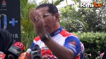 KL mayor cycles to work