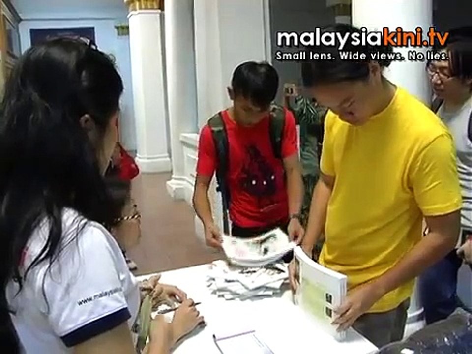 National laureate urges intellectuals to take a stand