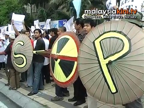 200 protest Lynas plant at Australian embassy