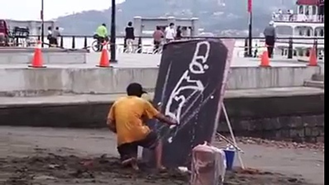 Incredible  Street artist drawing of Bruce Lee