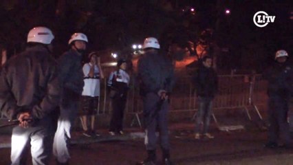 Após vaias em campo, são-paulinos protestam na saída do ônibus 