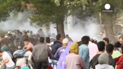 Les heurts entre migrants et policiers en Macédoine, à travers les télés