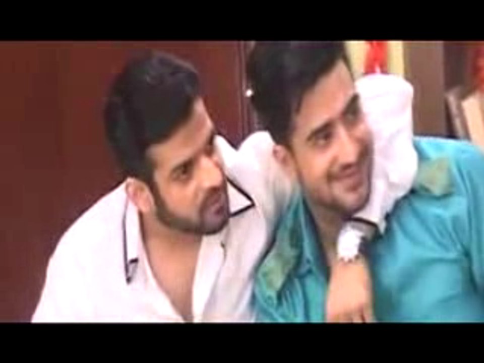 Raman Kar Raha Hai Romi Ko Shaadi Ki Baat Se Pareshaan - 21 August 2015 - Yeh Hai Mohabbatein