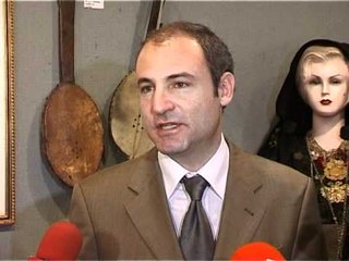 LAHUTA E EPOSIT SHQIPTAR VENDOSET NE MUZEU HISTORIK KOMBETAR.mpg