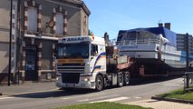 Un bateau de 30 m dans les ronds-points