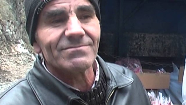 Kukës rrëshqitjet e dherave bllokojnë rrugën