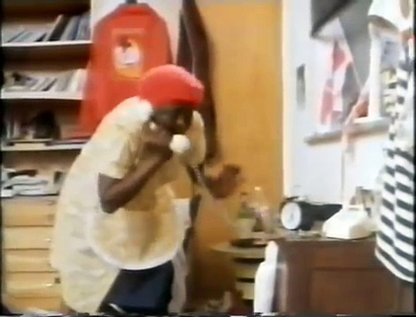 Пробуждение Леон Шустер (Leon Schuster) Hard morning