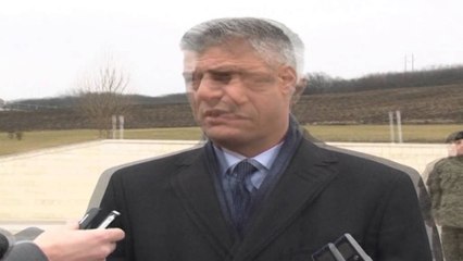 Jahjaga Thaçi nderojnë dëshmorët