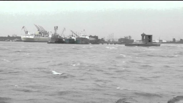 Moti i keq në Durrës, pezullohet lundrimi i anijeve të vogla