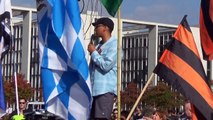 Xavier Naidoo mit Redebeiträgen am 03.10.2014 am und um den Bundestag! Weiße Taube & blauer Punkt