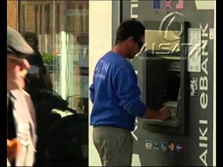 Qipro, qytetarët të padurueshëm që ti tërheqin paratë