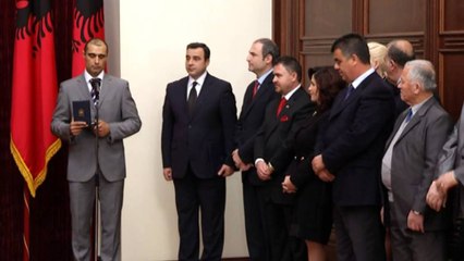 Nishani dekoron Kreshnik Qaton