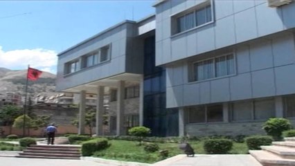 Gjirokastër, Punishte me bomba celularë, pranga autorit