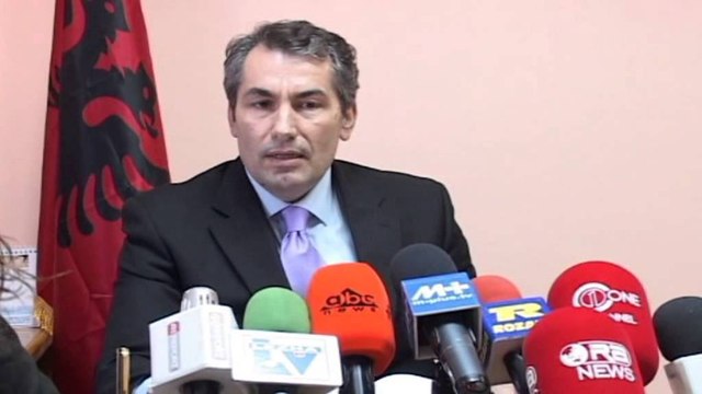 Japin doreheqjen drejtoret e spitaleve ne Vlore dhe Lezhe