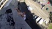 Paris : ces acrobates urbains sautent de toit en toit