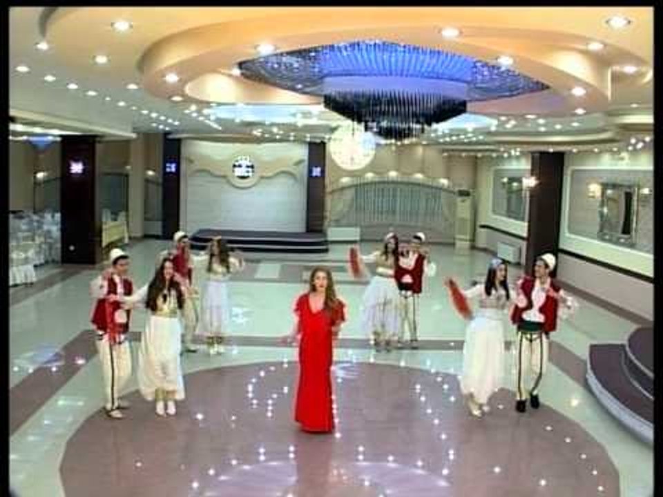 Dafina Elshani - Xhirimet e Vitit te ri 2013