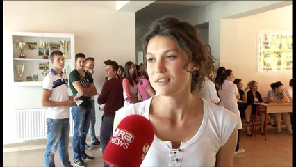 Lleshi me gjimnazistë: KQZ po punon për zgjedhjeve të lira e të ndershme