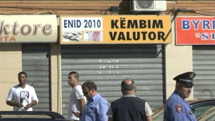 Durrës, maskat grabisin pikën valutore, në kërkim autorët