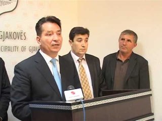 Lajme - Dr_ Pal Lekaj konference per media