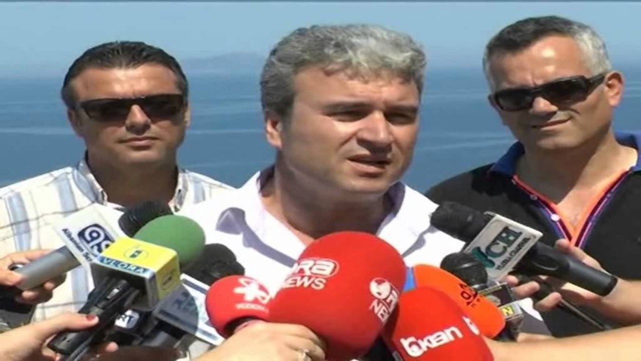 Vlorë, aksion për prishjen e ndërtimeve pa leje në bregdet