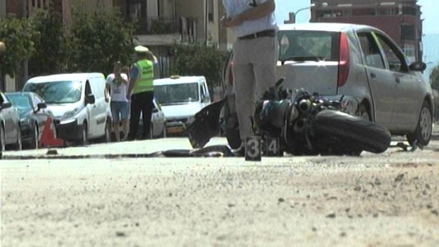 Korçë, aksident me vdekje, makina përplas motoçikletën, humb jetën 30-vjeçari