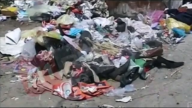 Elbasani, ndotje edhe nga plehrat e pambledhura të rrugëve