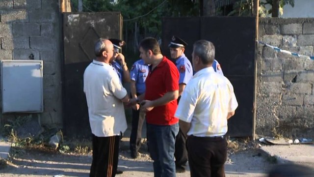 Krim në familje, burri vret bashkëshorten me armë zjarri dhe vetëplagoset