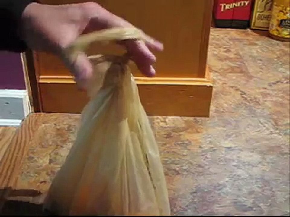 How to tie a slip knot in a plastic grocery bag