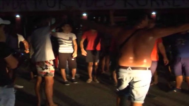 Tifozët e vlorës, protestë para stadiumit