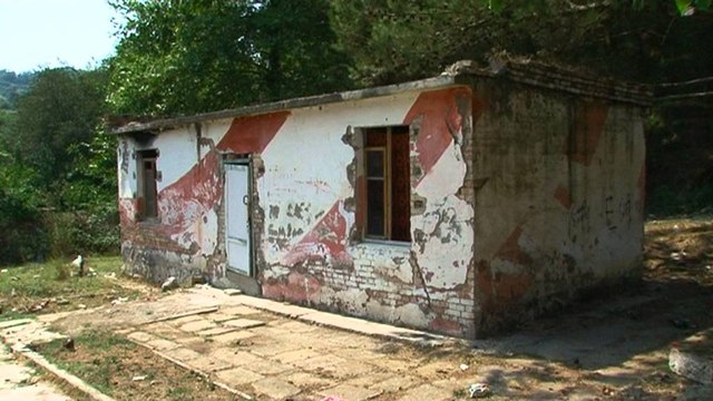 Streha e ofruar nga romët pa kushte, ish-reparti në Sharrë pa ujë dhe energji