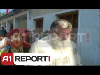 Përmet, priftërinjtë, meshë në oborrin e Pallatit të Kulturës