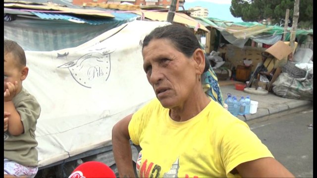 Romët Romët ende pa asnjë zgjidhje prej mbi 1 muaji. 10-ra të rinj protestuan para bashkisë.