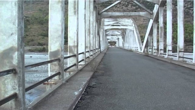 Zhduket Ura e Zogut. Pjesë të tëra hekuri vidhen për skrap