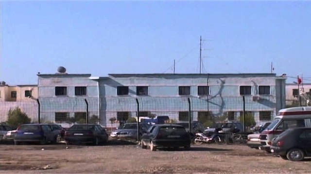 Shënkollë, sërish arratisje nga burgu me leje. Palicia ndalon dy prej tyre, në këkrim një tjetër