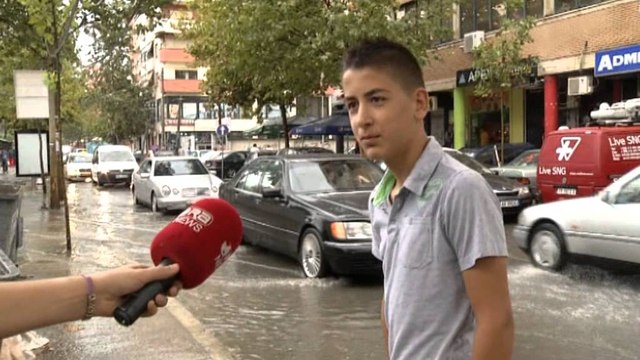 Përmbyten rrugët në Tiranë, probleme në Don Bosko dhe Komuna e Parisit