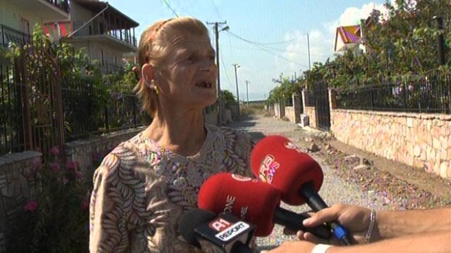 Korçë, banorët mes ujërave të zeza, Bashkia asnjë lëvizje për të ndryshuar situatën