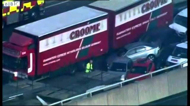 Aksident masiv makinash, në Britani: Përplasen 100 automjete, plagosen rreth 200 persona