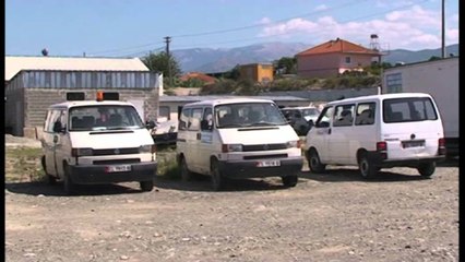 Mungesa e ujit në qytetin e Elbasanit. Qytetarët vijojnë të hapin sa më shumë puse